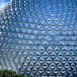 Explorando la Magia de Spaceship Earth en Epcot: Un Viaje al Corazón de la Comunicación 🌍✨