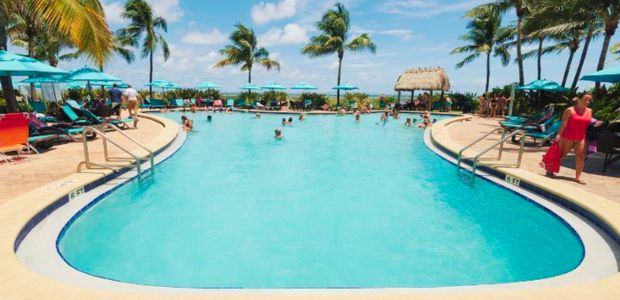 Fot de la piscina del Tides Resort en Hollywood Beach, Miami, Florida, Estados Unidos.