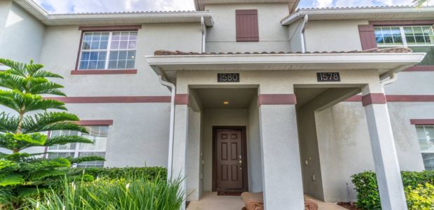 Foto del frente de un Townhome en Champions Gate Resort, Orlando, Florida, USA.